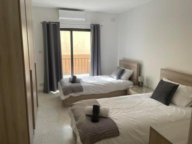Spacious 3 Bedroom Apartment In The Heart Of St Julians Saint Julian's Екстериор снимка