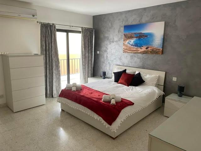Spacious 3 Bedroom Apartment In The Heart Of St Julians Saint Julian's Екстериор снимка