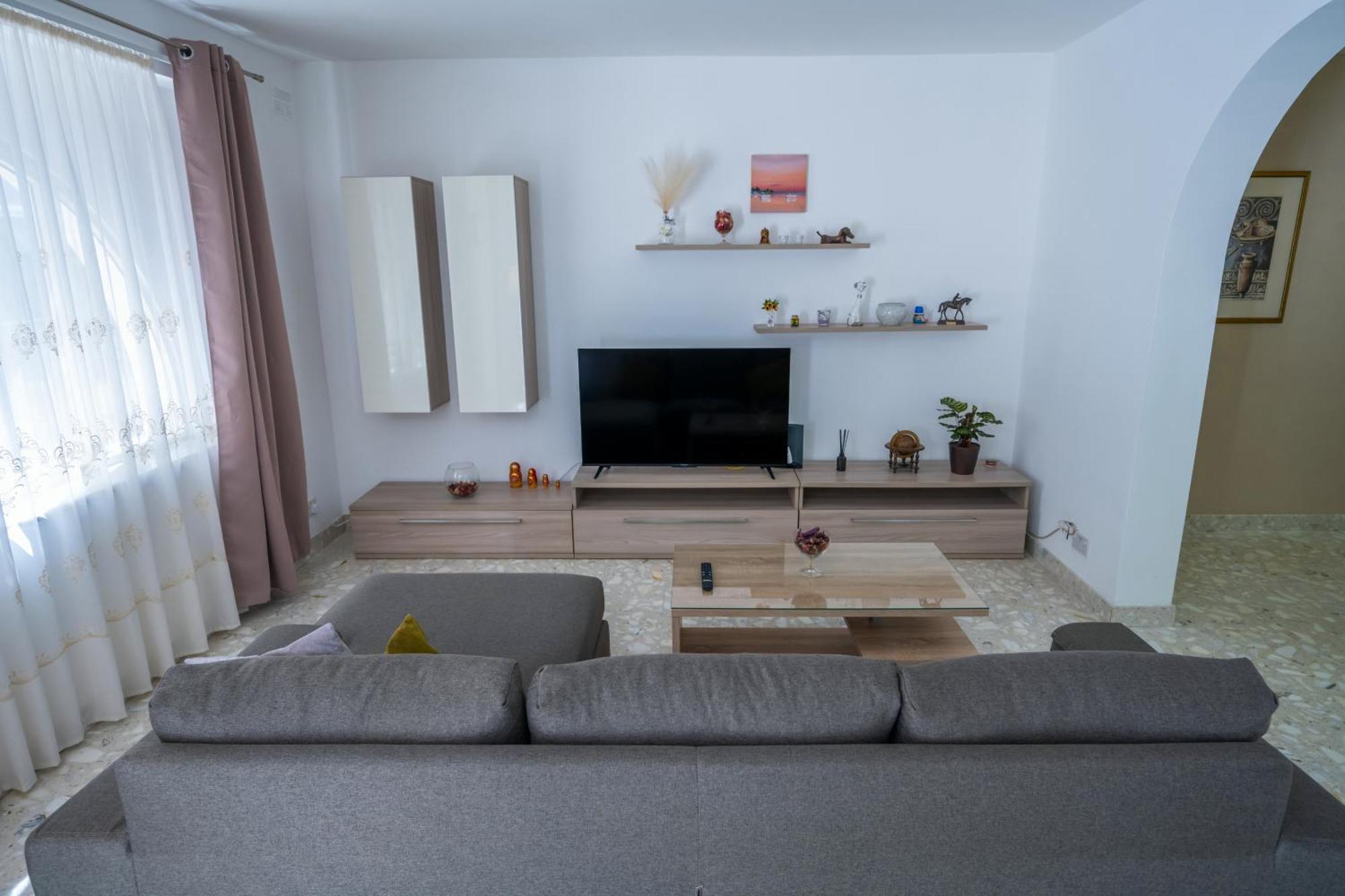 Spacious 3 Bedroom Apartment In The Heart Of St Julians Saint Julian's Екстериор снимка