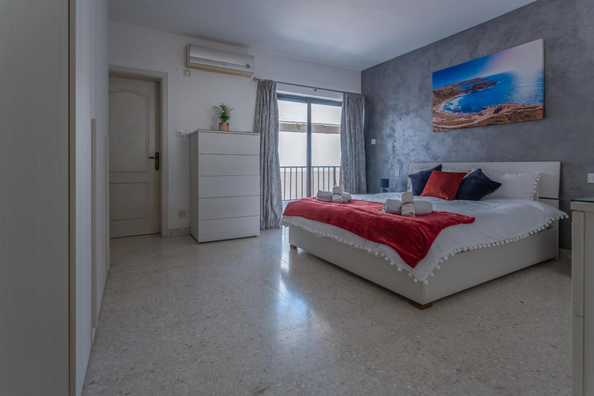 Spacious 3 Bedroom Apartment In The Heart Of St Julians Saint Julian's Екстериор снимка