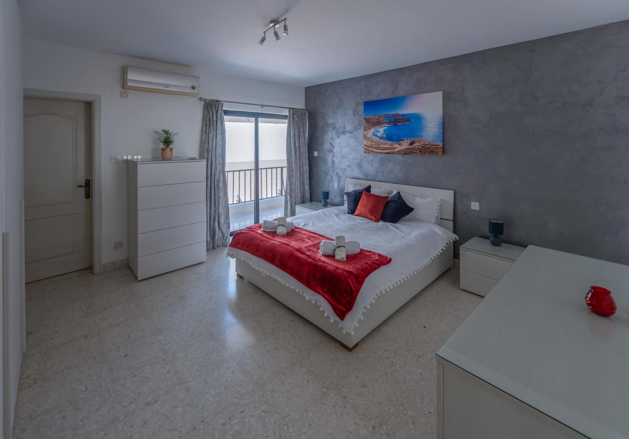 Spacious 3 Bedroom Apartment In The Heart Of St Julians Saint Julian's Екстериор снимка