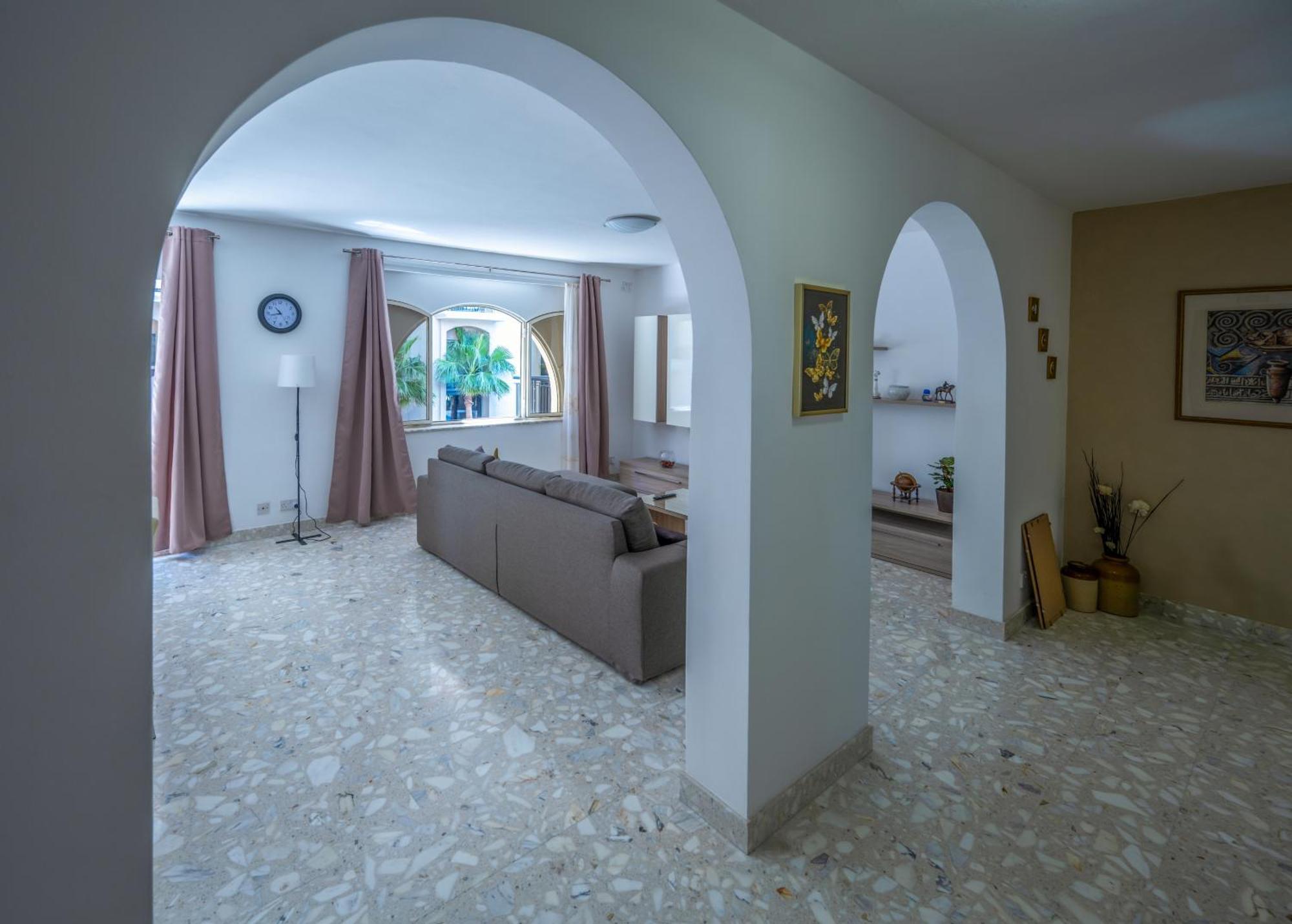 Spacious 3 Bedroom Apartment In The Heart Of St Julians Saint Julian's Екстериор снимка