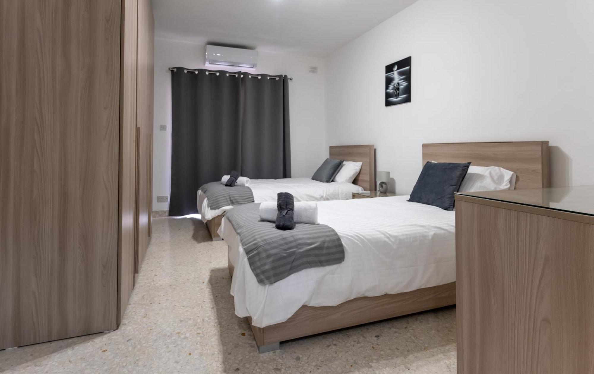 Spacious 3 Bedroom Apartment In The Heart Of St Julians Saint Julian's Екстериор снимка