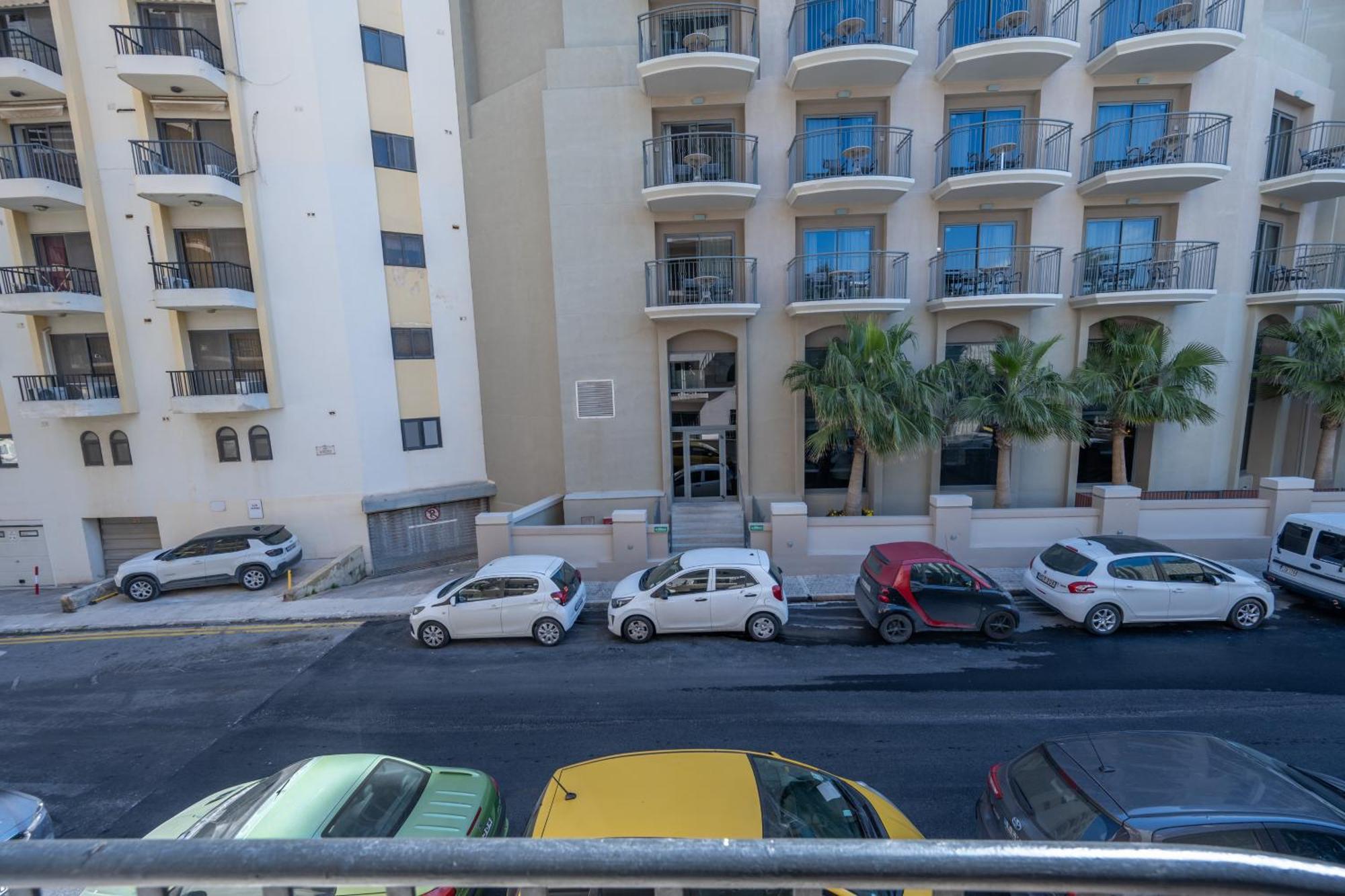 Spacious 3 Bedroom Apartment In The Heart Of St Julians Saint Julian's Екстериор снимка