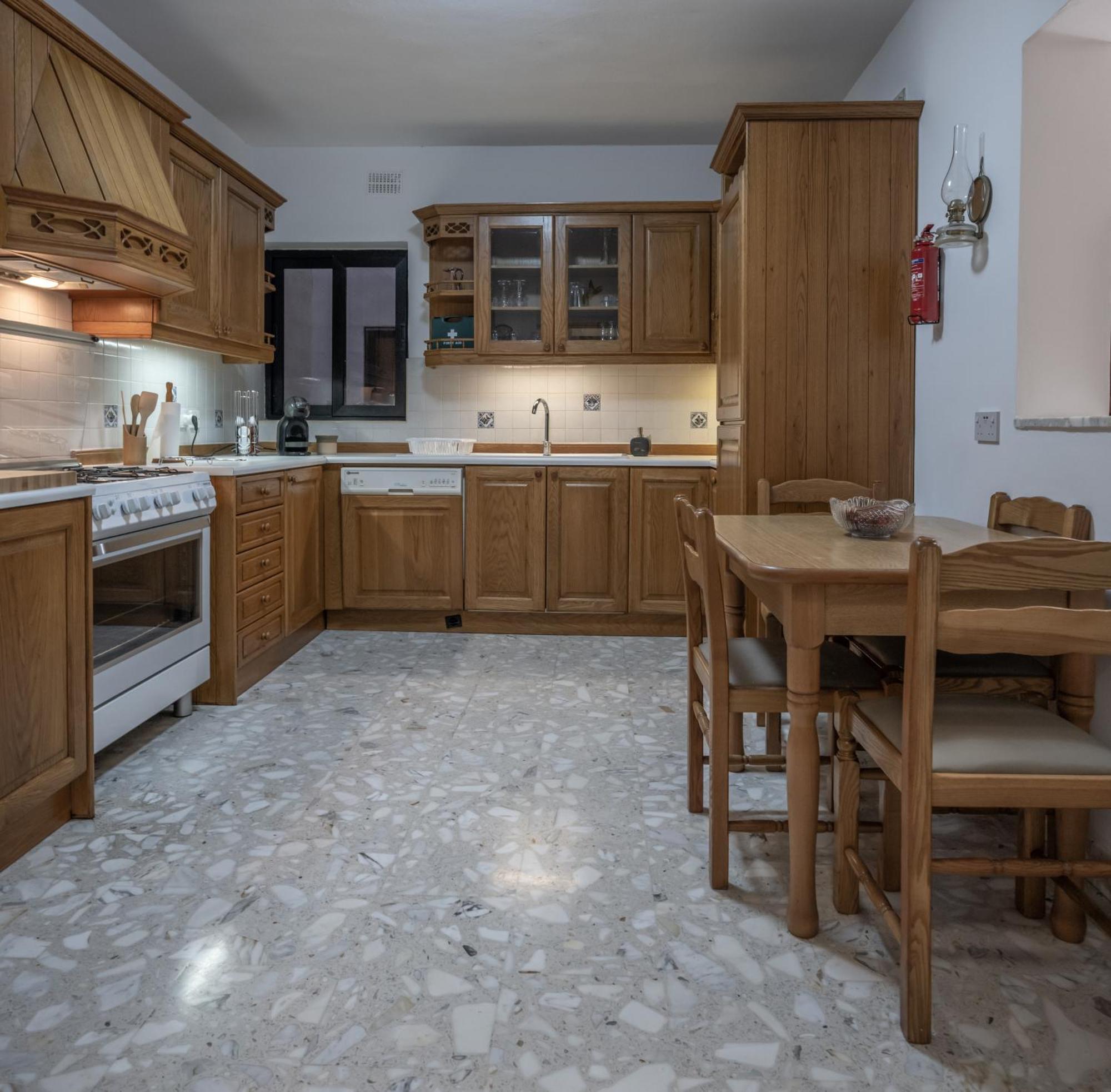 Spacious 3 Bedroom Apartment In The Heart Of St Julians Saint Julian's Екстериор снимка