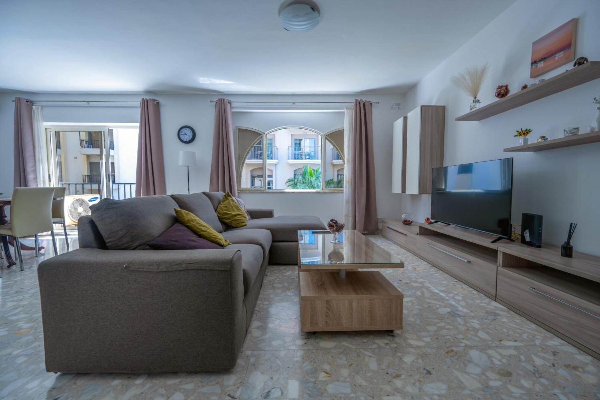 Spacious 3 Bedroom Apartment In The Heart Of St Julians Saint Julian's Екстериор снимка