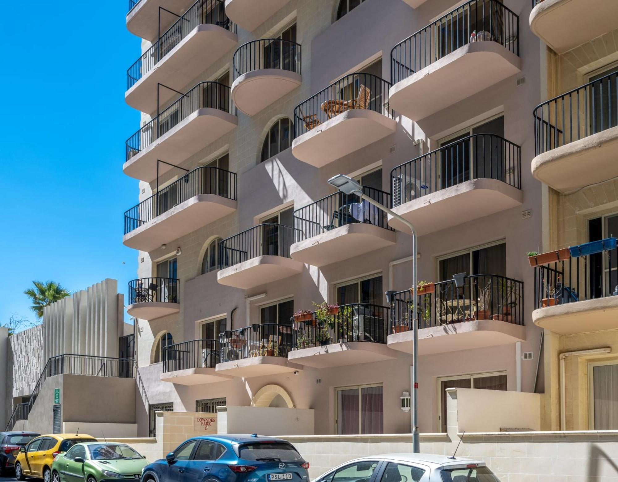 Spacious 3 Bedroom Apartment In The Heart Of St Julians Saint Julian's Екстериор снимка
