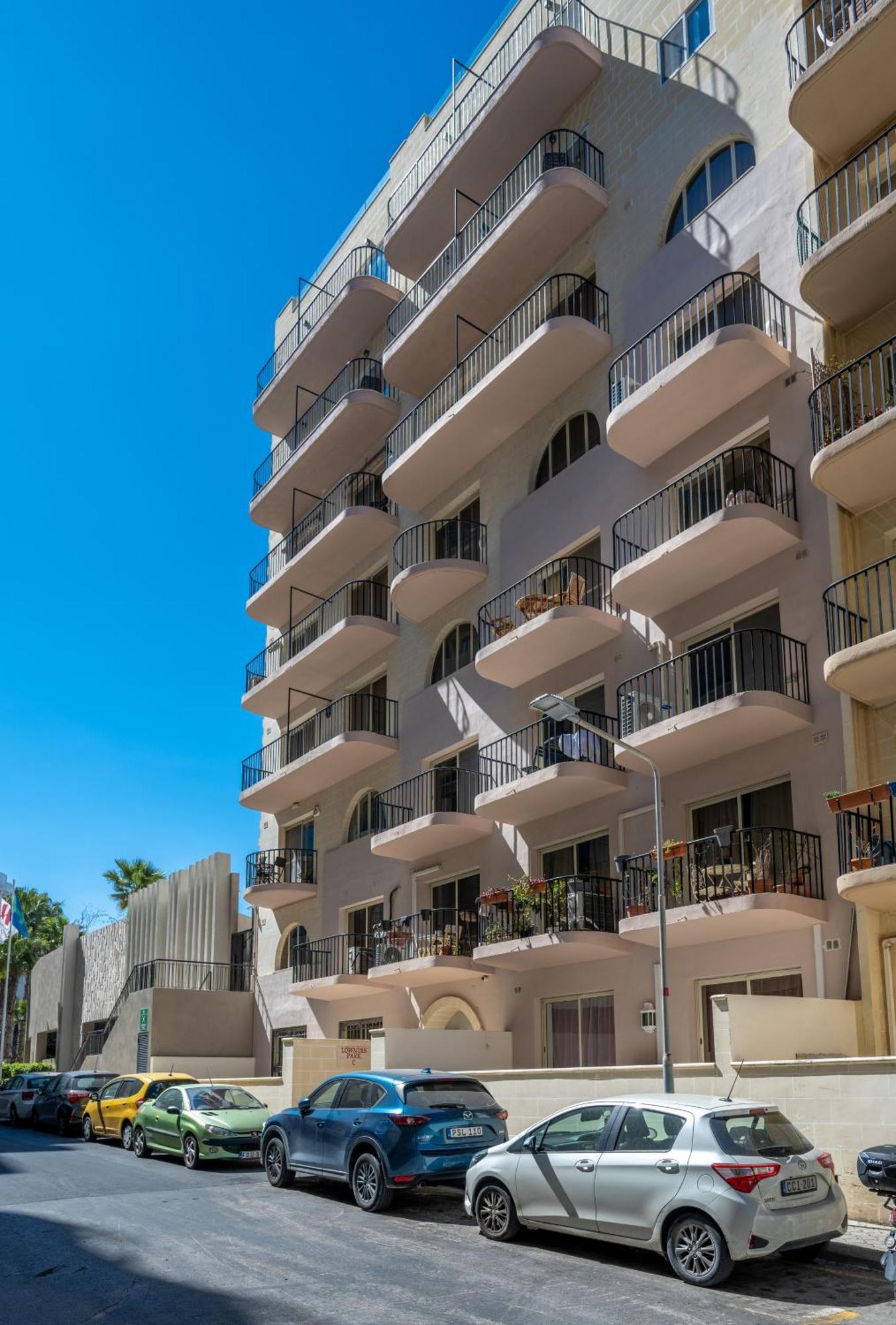 Spacious 3 Bedroom Apartment In The Heart Of St Julians Saint Julian's Екстериор снимка
